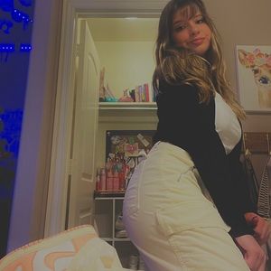 Meet your Posher, Lola